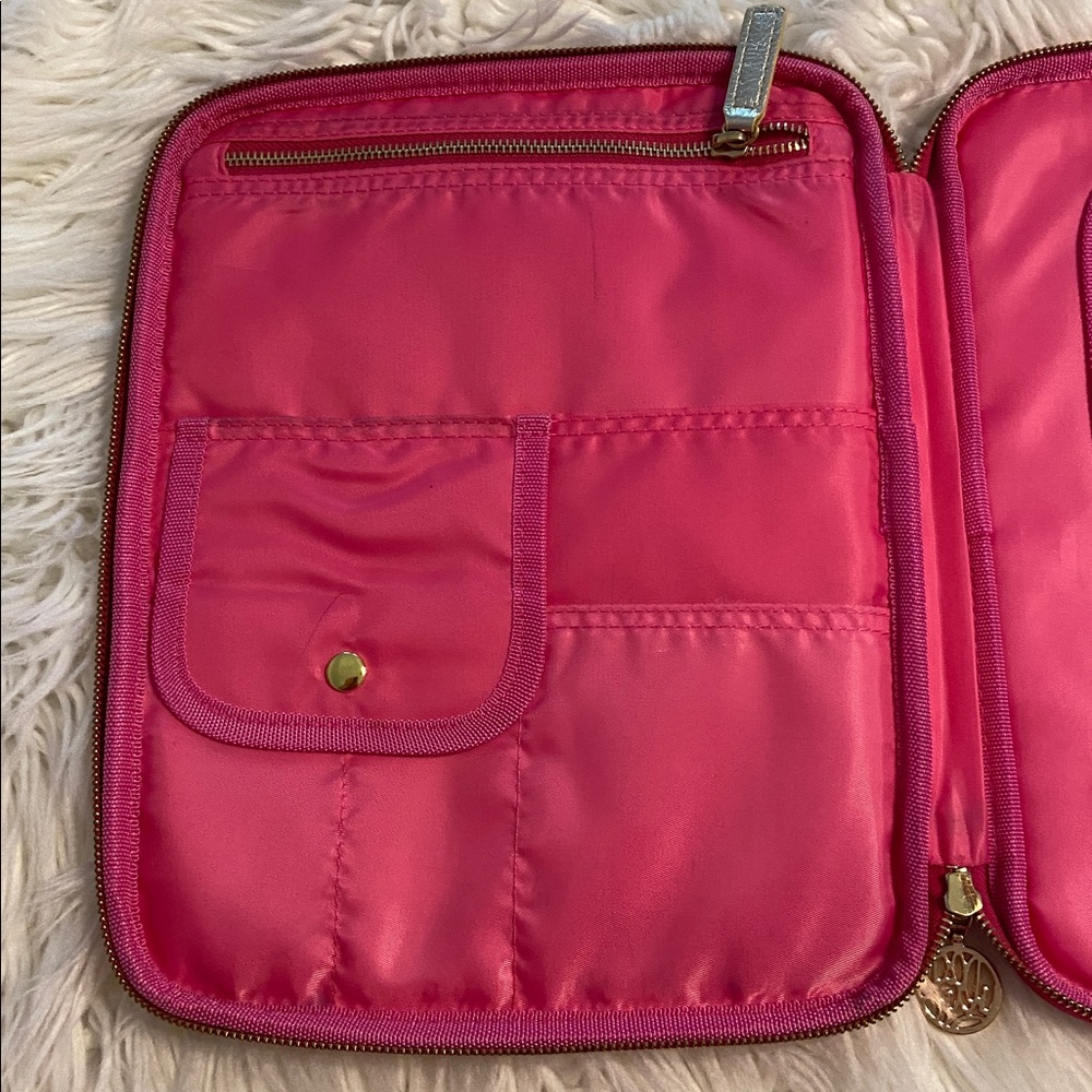 Lilly Pulitzer Vibrant Blue and Pink Tablet Sleeve size in photos - Picture 4 of 12